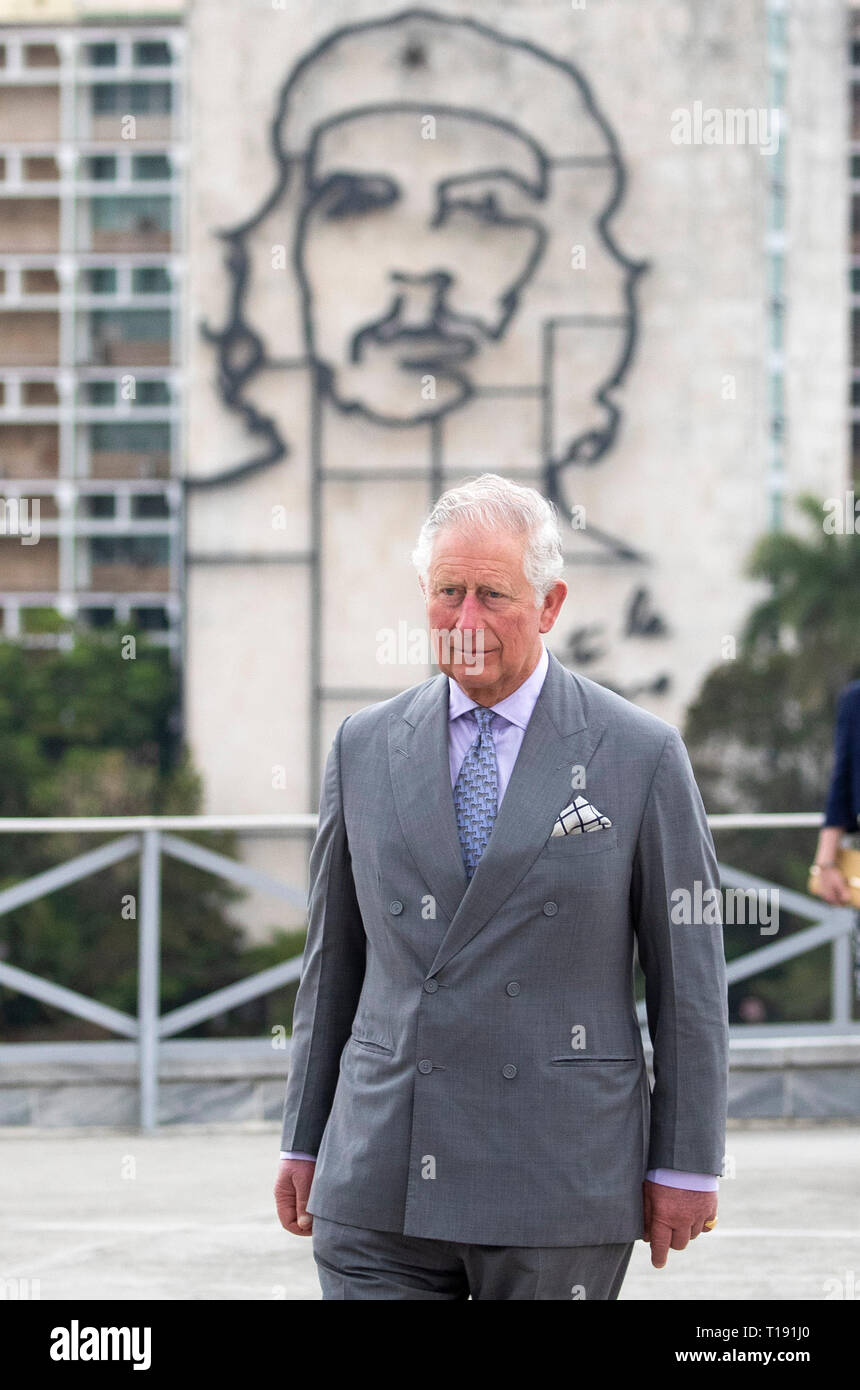 Le Prince de Galles assiste à une cérémonie de dépôt de gerbes au Mémorial José Marti à La Havane, Cuba. Banque D'Images