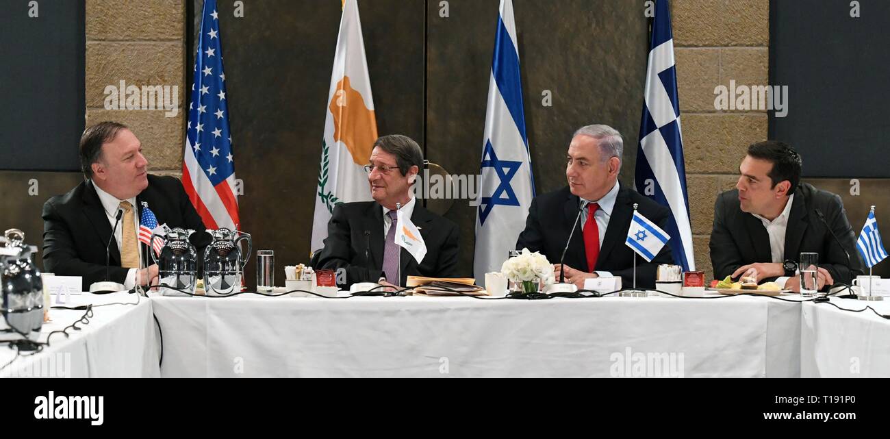 La secrétaire d'État des États-Unis, Mike Pompeo rejoint les leaders régionaux de la Méditerranée orientale au cours du Sommet des dirigeants 20 mars 2019 à Jérusalem, Israël. De gauche à droite sont : le secrétaire d'État Mike Pompeo, le président chypriote Nicos Anastasiades, le Premier ministre israélien Benjamin Netanyahu et le Premier Ministre grec Alexis Tsipras. Banque D'Images