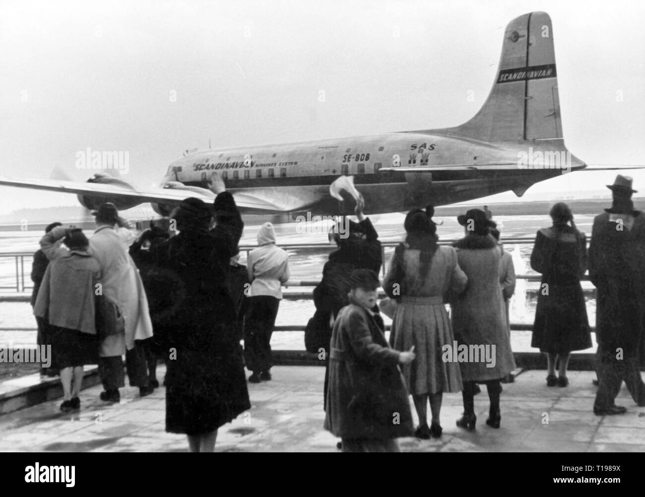 Transport / Transports, aviation, aéroport, Frankfurt am Main, un Douglas DC-6 de la Skandinavian Airlines system est quitté la rampe, 1er semestre 1950 , Additional-Rights Clearance-Info-Not-Available- Banque D'Images