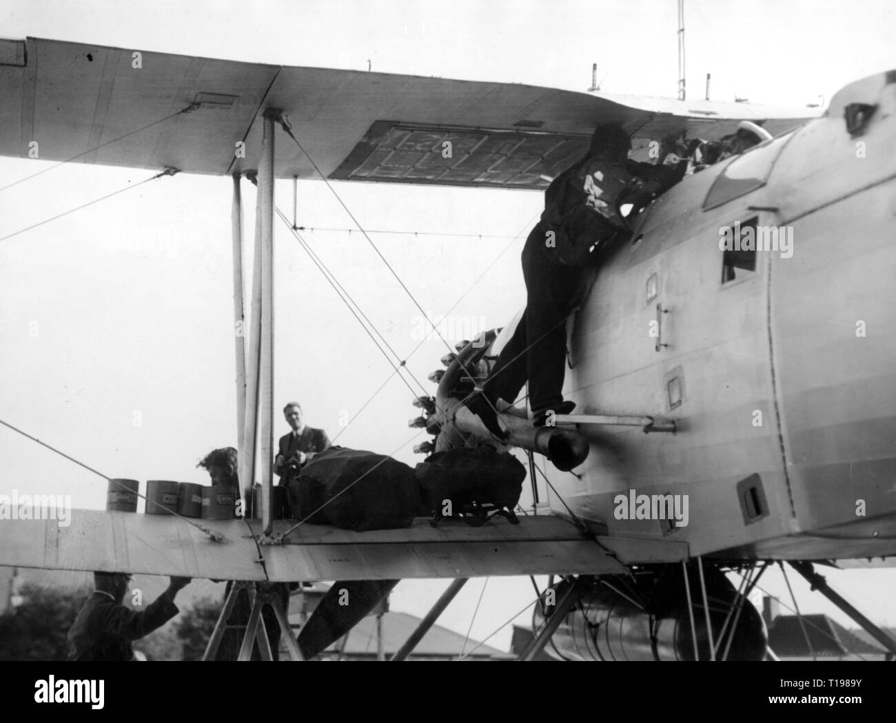 Transport / Transports, aviation, avion, un Hawker Dantorp de la marine danoise est prêt, de secours vol pour Hochstetters Station d'avant-pays au Groenland, Copenhague, 26.8.1935, Additional-Rights Clearance-Info-Not-Available- Banque D'Images