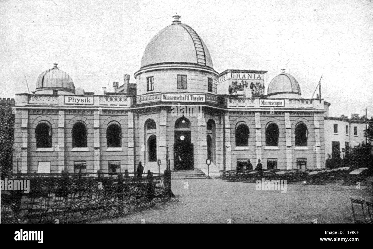 Géographie / historique de voyage, en Allemagne, les villes et les collectivités, de Berlin, de la construction, de l'observatoire de l'Urania à Invalidenstrasse, construit 1888 - 1889, l'architecte : Paul Emmanuel Spieker, vue extérieure, vers 1895, Additional-Rights Clearance-Info-Not-Available- Banque D'Images