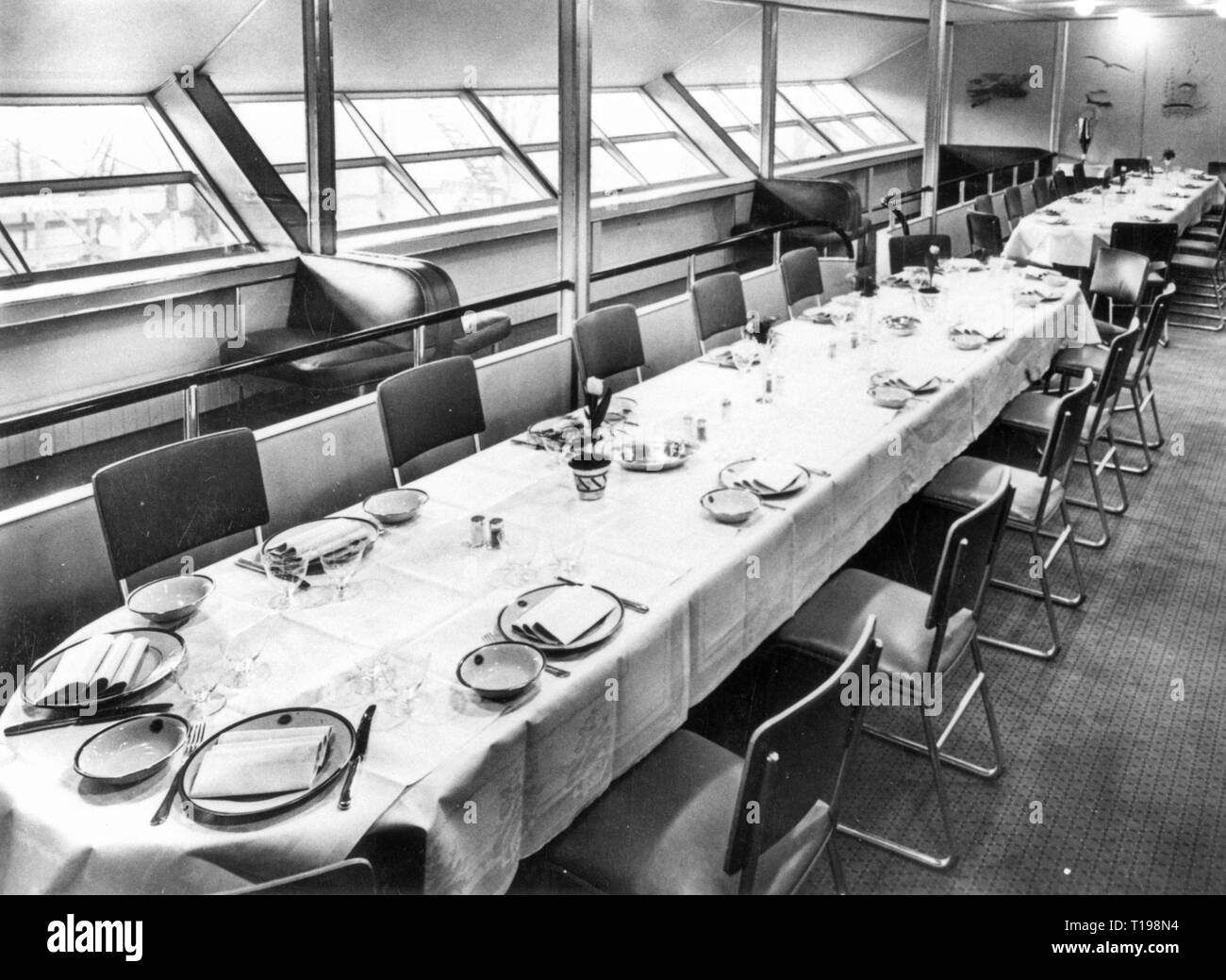 Transport / Transports, aviation, dirigeable, zeppelin LZ 129 Hindenburg', 'vue de l'intérieur, salle à manger, 1936 Additional-Rights Clearance-Info,--Not-Available Banque D'Images