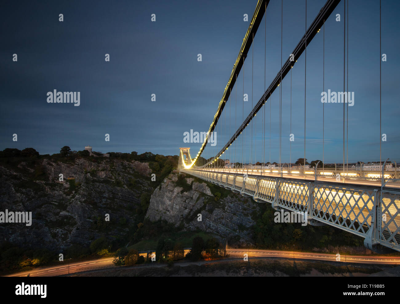 Le Clifton Suspension Bridge est un pont suspendu enjambant la Gorge d'Avon et de la rivière Avon, reliant Clifton à Bristol à Leigh Woods en Amérique du so Banque D'Images