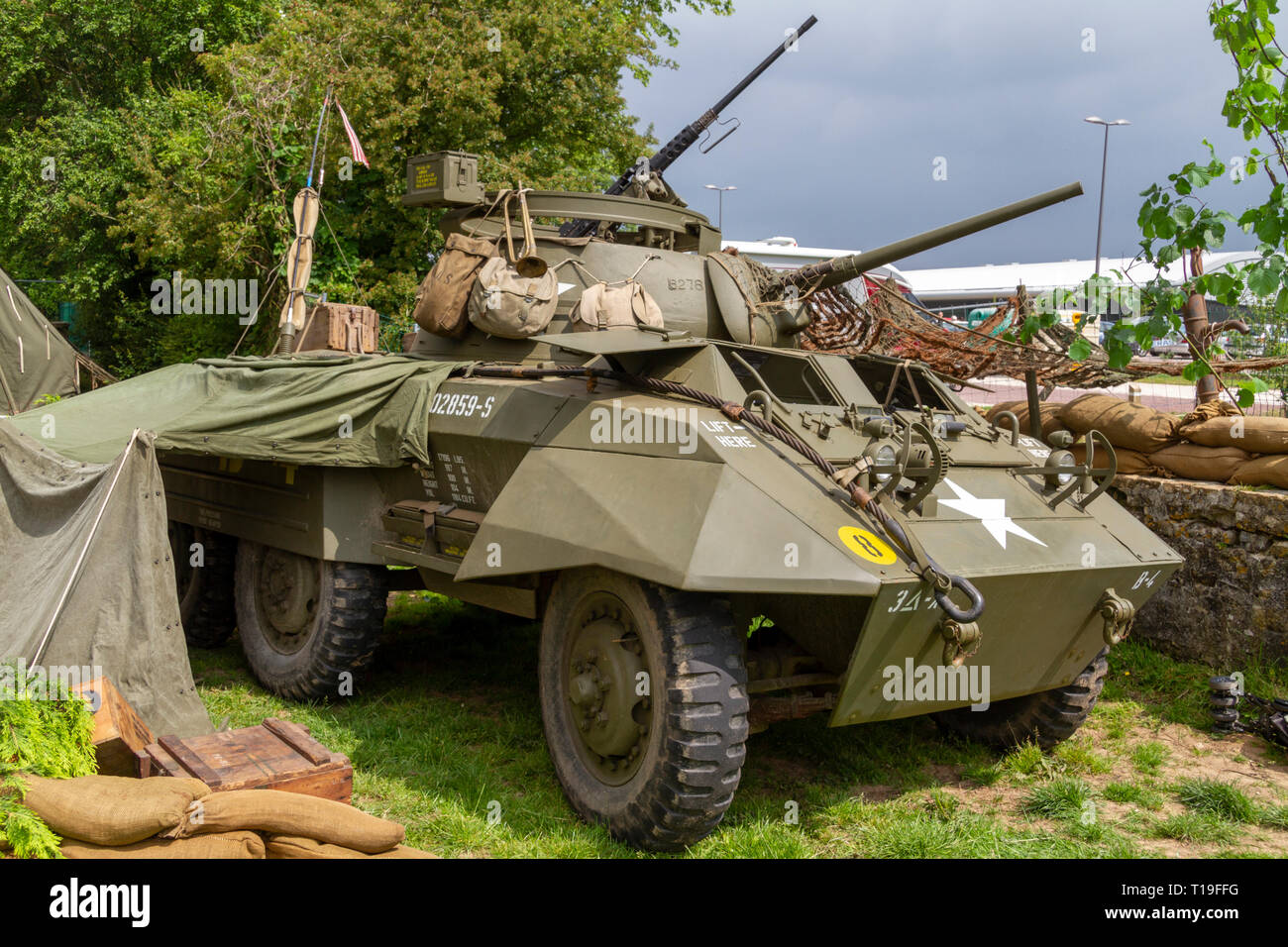 Un véhicule blindé léger M8, partie de la D-Day 70ème anniversaire des événements dans Sainte-Mère-Église, Normandie, France en juin 2014. Banque D'Images