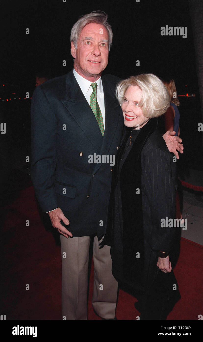 LOS ANGELES, CA - le 24 septembre 1998 Directeur : John Frankenheimer et épouse à la première de son nouveau film,'Rōnin.' Banque D'Images