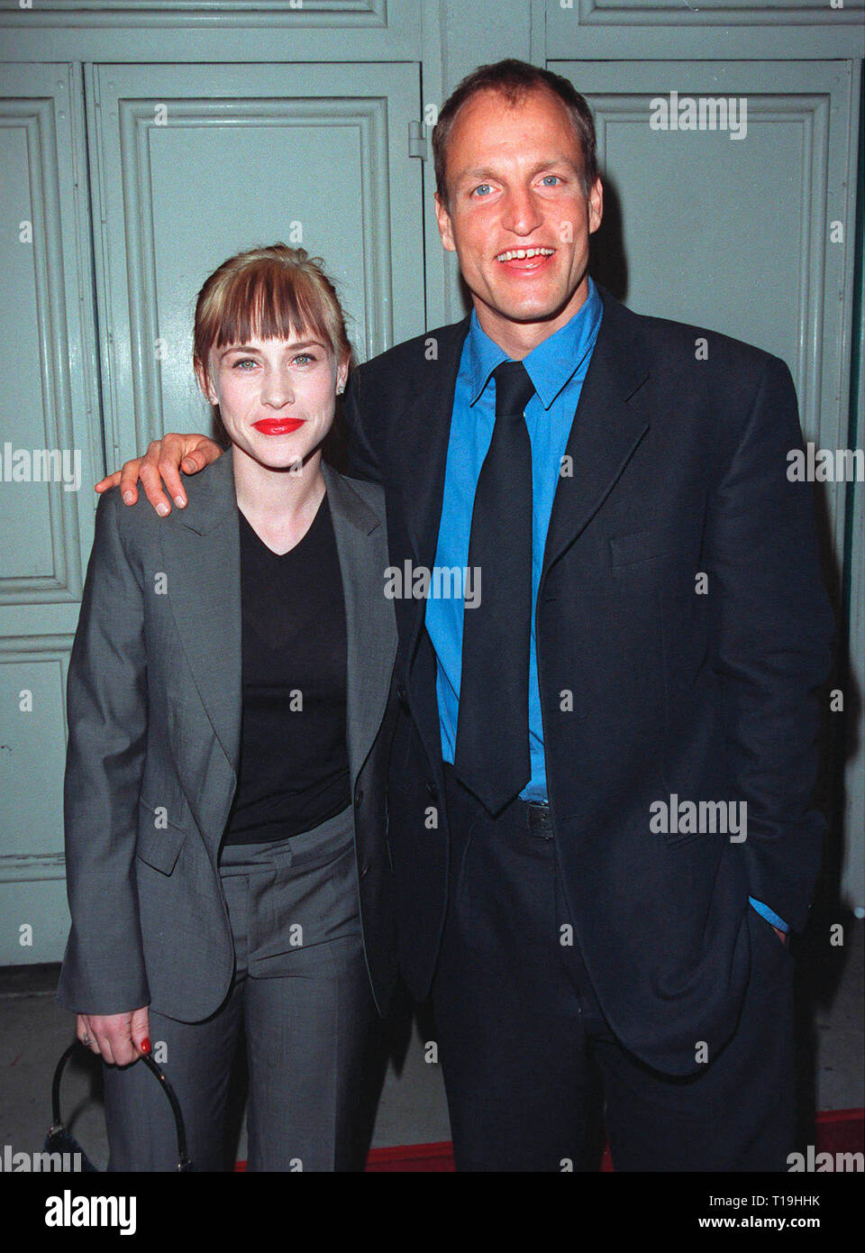 LOS ANGELES, CA - le 16 décembre 1998 : l'acteur Woody Harrelson et actrice Patricia Arquette au Los Angeles première de leur nouveau film 'The Hi-Lo Country.' © Paul Smith / Featureflash Banque D'Images