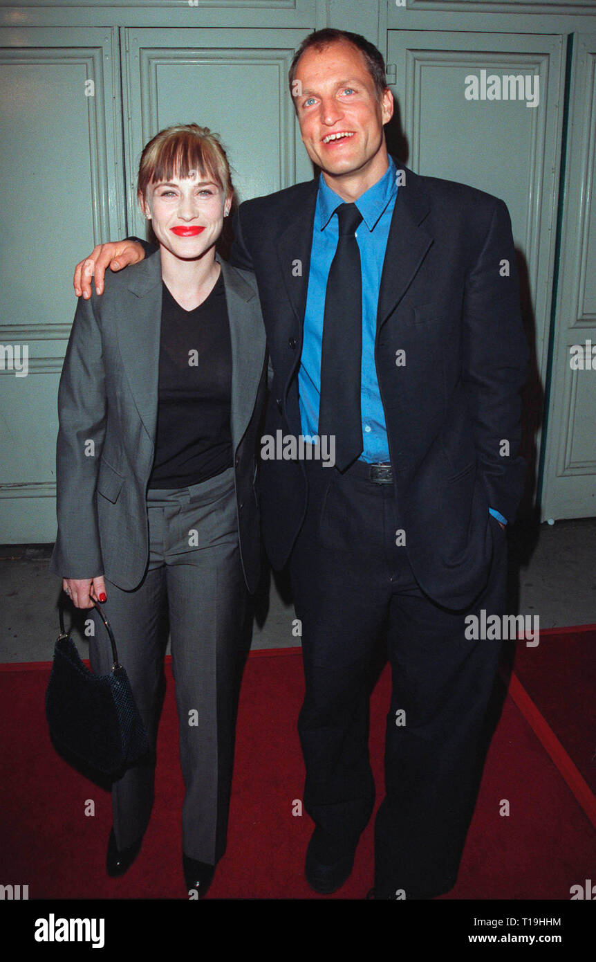 LOS ANGELES, CA - le 16 décembre 1998 : l'acteur Woody Harrelson et actrice Patricia Arquette au Los Angeles première de leur nouveau film 'The Hi-Lo Country.' © Paul Smith / Featureflash Banque D'Images