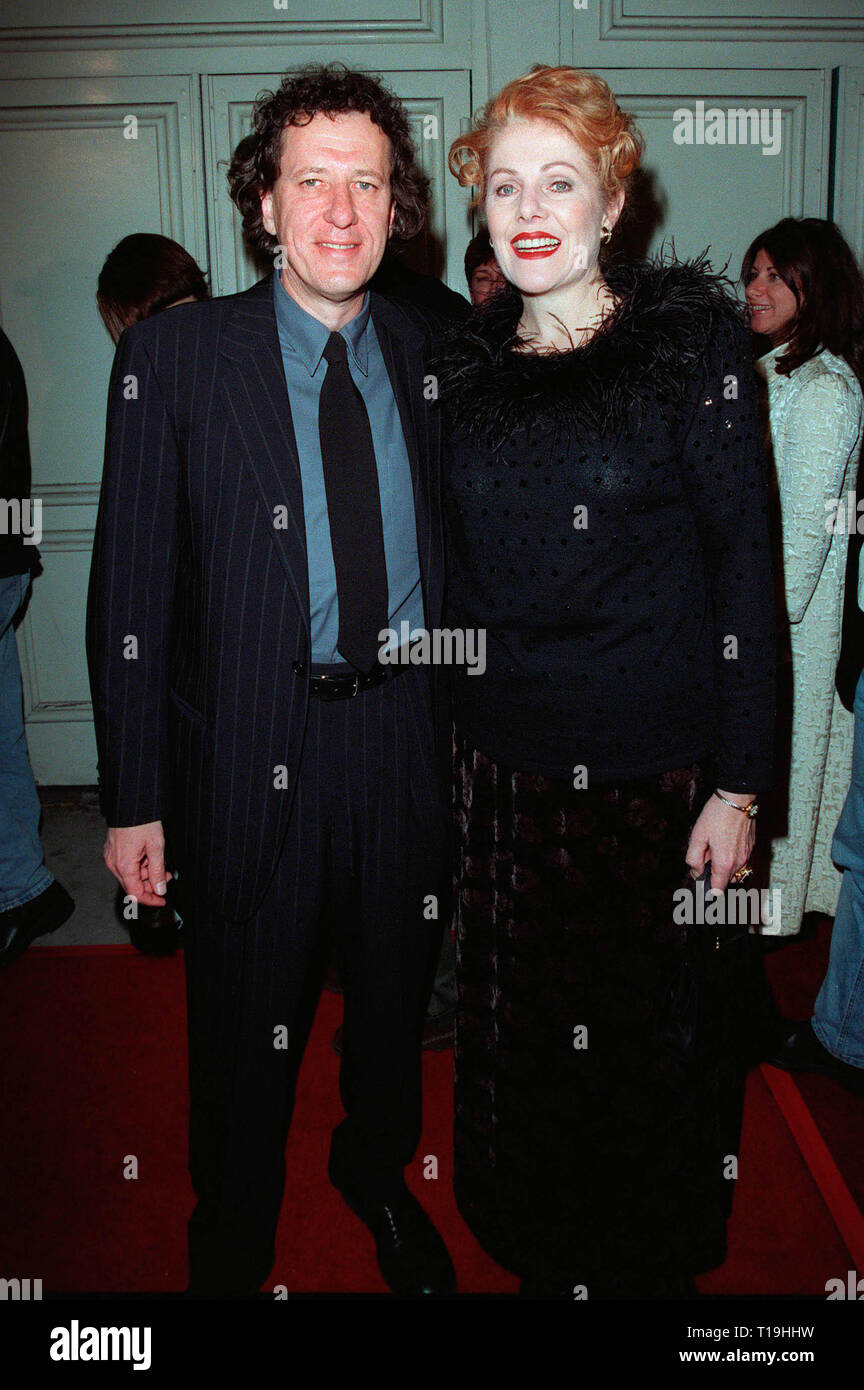 LOS ANGELES, CA - le 16 décembre 1998 : l'Acteur GEOFFREY RUSH et l'actrice Lynn Redgrave au Los Angeles premiere de 'The Hi-Lo Country' qui stars Woody Harrelson et Patricia Arquette. © Paul Smith / Featureflash Banque D'Images