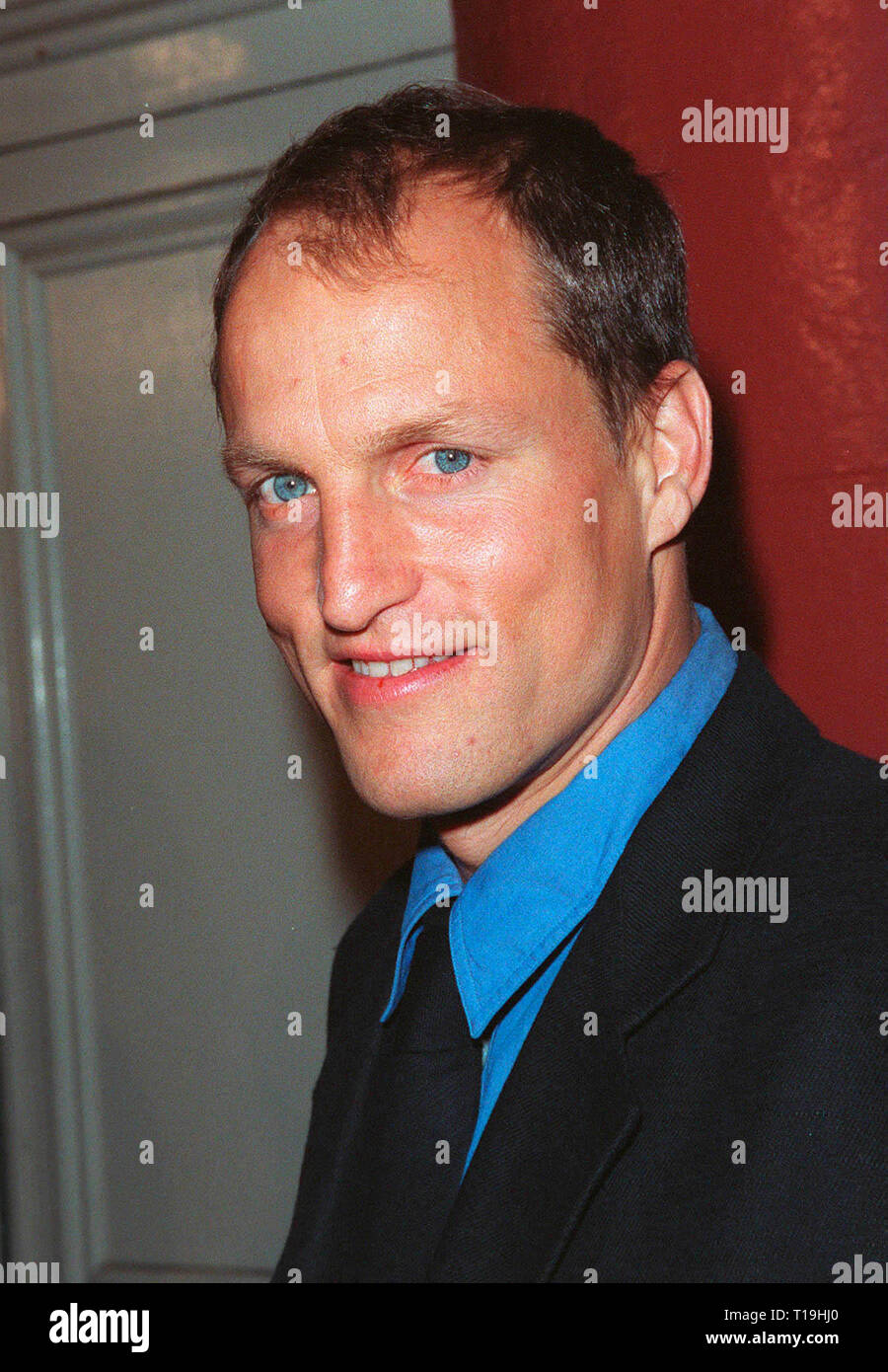 LOS ANGELES, CA - le 16 décembre 1998 : l'acteur Woody Harrelson au Los Angeles première de son nouveau film 'The Hi-Lo Country' dans lequel il stars avec Patricia Arquette. © Paul Smith / Featureflash Banque D'Images