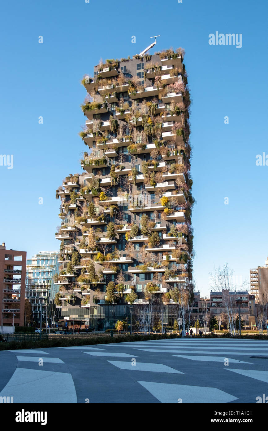 03/05/2019, Milan, Italie : célèbre bâtiment durable nommé 'bosco' verticale (vertical en bois) dans le nouveau quartier de la ville. Banque D'Images