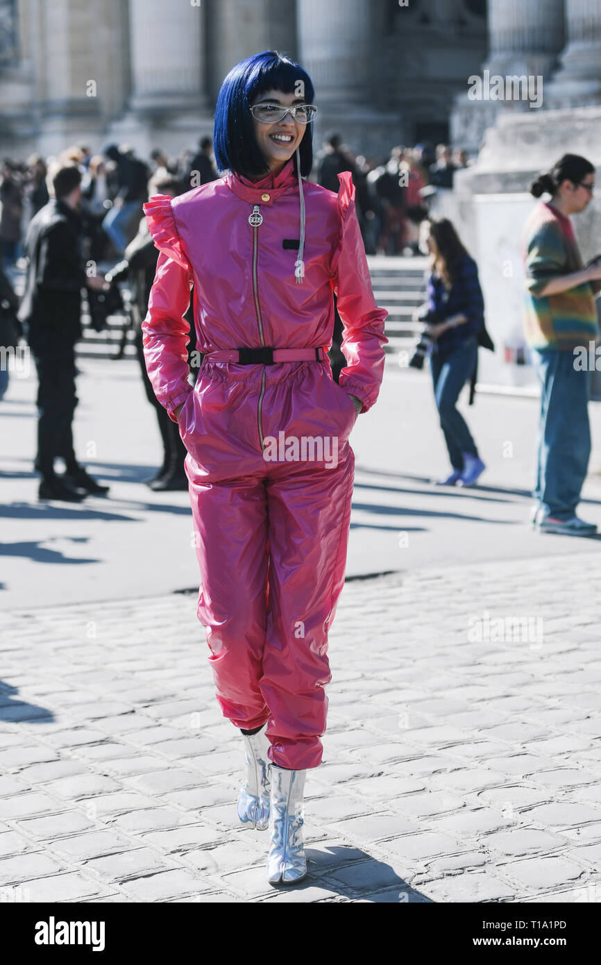 Paris, France - 27 Février 2019 : Street style outfit - Sita Abellan avant un défilé de mode pendant la Fashion Week de Paris - PFWFW19 Banque D'Images