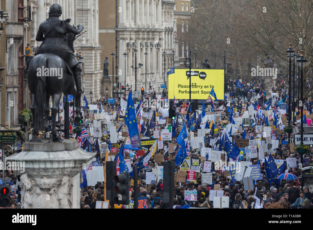 Les gens assistent à la "Mettre à la protestation en mars appelant à un référendum sur l'accord final Brexit. Banque D'Images