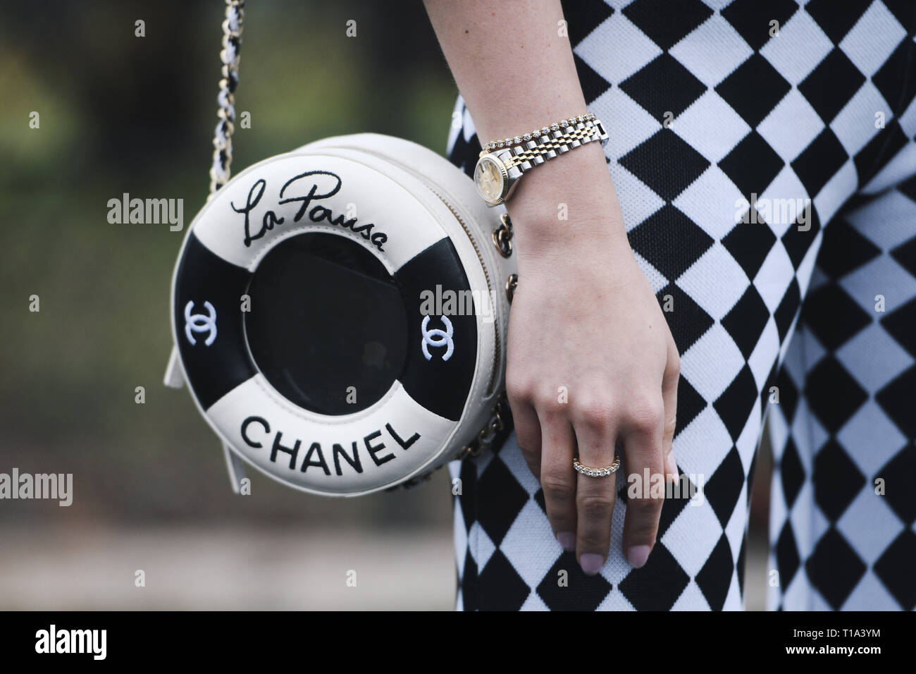 Paris, France - 01 mars 2019 - Street Style : sac à main Chanel en détail après un défilé de mode pendant la Fashion Week de Paris - PFWFW19 Banque D'Images