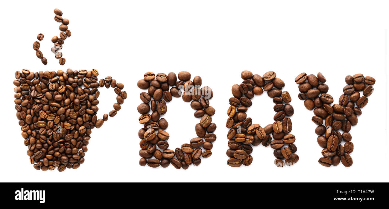 Tasse de café fait de grains de café et de lettrage. Jour café concept créatif. Isolées. Banque D'Images
