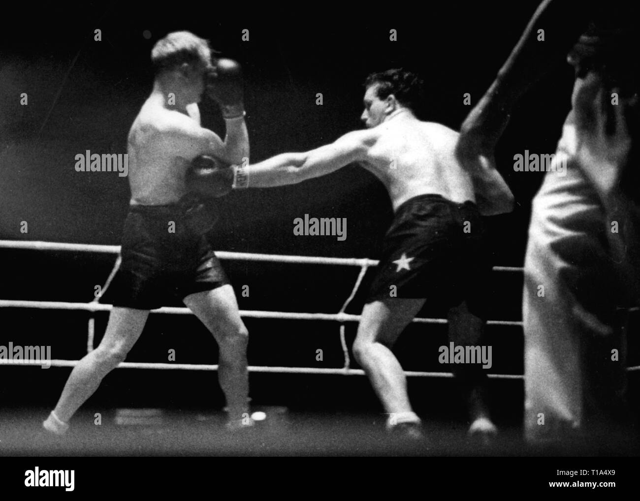 Sports, boxe, boxe Gustave Roth (Belgique) contre Jupp Besselmann (Allemagne), Roth (un hit, Sportpalast, Berlin, 31.1.1938, Additional-Rights Clearance-Info-Not-Available- Banque D'Images