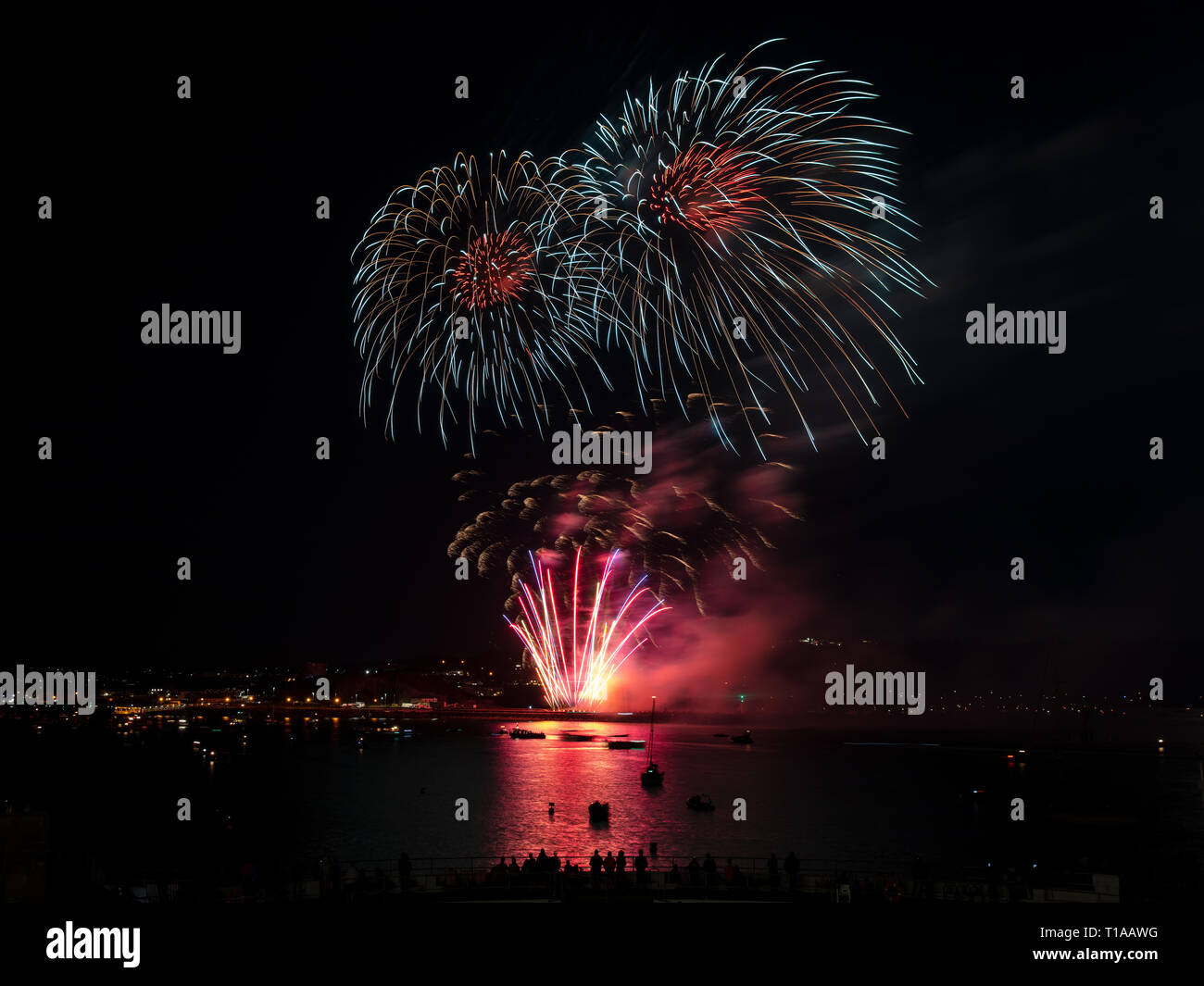 Un artifice qui accouchent en championnats nationaux d'artifice sur le mont Batten. Banque D'Images
