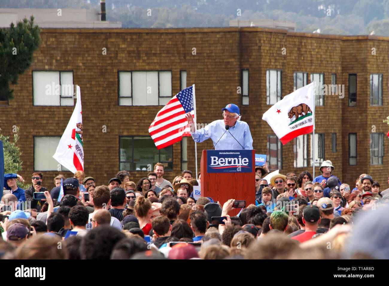 San Francisco, CA - le 24 mars 2019 : Bernie Sanders parlant à une foule de milliers de partisans à son rallye présidentielle tenue à Grande Prairie parc à Fort Mason. Credit : Sheila Fitzgerald/Alamy Live News Banque D'Images