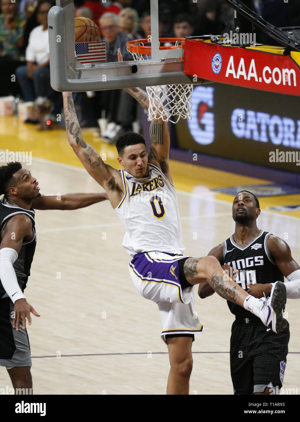 Los Angeles, Californie, USA. 24Th Mar, 2019. Los Angeles Lakers' Kyle Kuzma (0) va au panier au cours d'un match de basket de la NBA entre les Lakers de Los Angeles et Sacramento Kings, Dimanche, Mars 24, 2019, dans la région de Los Angeles. Ringo : crédit Chiu/ZUMA/Alamy Fil Live News Banque D'Images