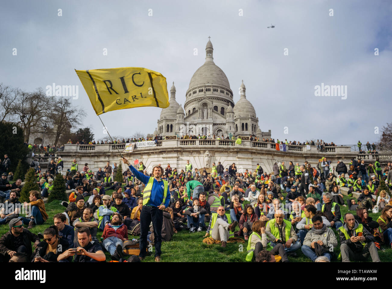 Paris, Ile de france, France. Mar 23, 2019. Les manifestants se rassemblent à la trace du Sacré Cœur à Montmartre. Au cours de la XIX Loi du gilet jaune, mouvement français manifestants se rassemblent à l'instar de basilic Sacré-Cœur, au nord de Paris. Credit : Joao Victor Novelleto/SOPA Images/ZUMA/Alamy Fil Live News Banque D'Images