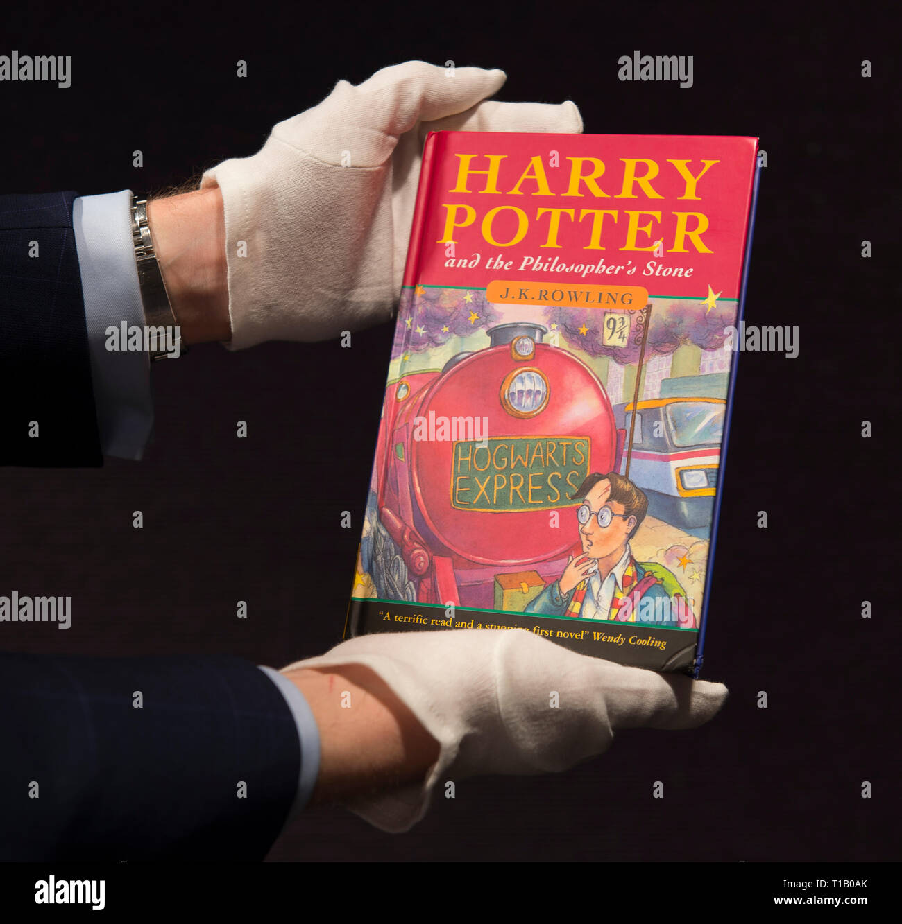 Bonhams, Knightsbridge, London, UK. 25 mars, 2019. Bonhams beaux-livres, manuscrits, d'Atlas et de photographies historiques vente aperçu. Première édition rare books dont Harry Potter et la pierre philosophale par JK Rowling avec une estimation de 000 € 40,000-60 seront mis en vente à Londres le 27 mars 2019. Credit : Malcolm Park/Alamy Live News. Banque D'Images