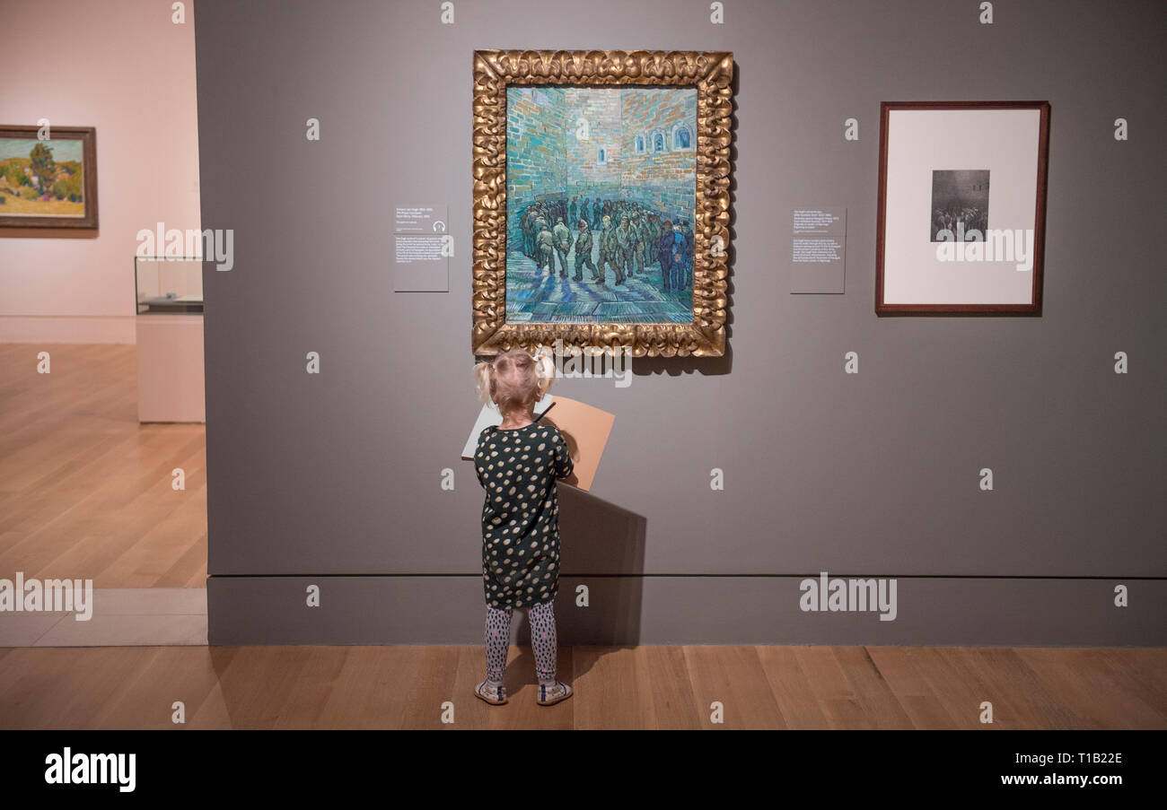 La Tate Britain, Londres, Royaume-Uni. 25 mars, 2019. L'EY : exposition Van Gogh et la Grande-Bretagne, la première exposition de prendre un nouveau regard sur l'artiste à travers sa relation avec la Grande-Bretagne à explorer comment Van Gogh a été inspiré par l'art britannique, littérature et culture tout au long de sa carrière et comment il a à son tour inspiré les artistes britanniques, de Sickert à Francis Bacon et rassemble le plus grand groupe de Van Gogh peintures illustré au R-U pendant presque une décennie. Image : enfant attire la cour de la prison, 1890. Van Gogh. Pouchkine le Museum of Fine Arts, Moscou. Credit : Malcolm Park/Alamy Live News. Banque D'Images