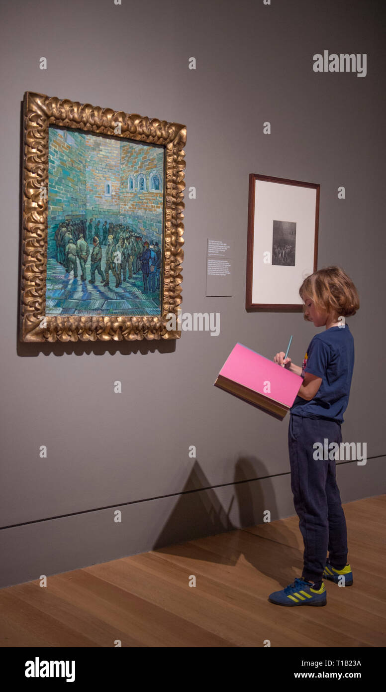 La Tate Britain, Londres, Royaume-Uni. 25 mars, 2019. L'EY : exposition Van Gogh et la Grande-Bretagne, la première exposition de prendre un nouveau regard sur l'artiste à travers sa relation avec la Grande-Bretagne à explorer comment Van Gogh a été inspiré par l'art britannique, littérature et culture tout au long de sa carrière et comment il a à son tour inspiré les artistes britanniques, de Sickert à Francis Bacon et rassemble le plus grand groupe de Van Gogh peintures illustré au R-U pendant presque une décennie. Image : enfant attire la cour de la prison, 1890. Van Gogh. Pouchkine le Museum of Fine Arts, Moscou. Credit : Malcolm Park/Alamy Live News. Banque D'Images