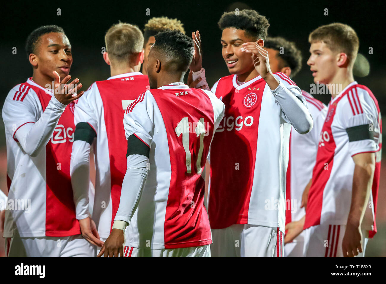 Amsterdam, Pays-Bas. Mar 25, 2019. AMSTERDAM, 25-03-2019, Sportpark De Toekomst, Keuken Kampioen Divisie, Jong Ajax - Jong saison 2018/2019, Utrecht, jong Ajax 2-0 joueurs célèbrent pendant le match Jong Ajax - Jong Utrecht : Crédit Photos Pro/Alamy Live News Banque D'Images