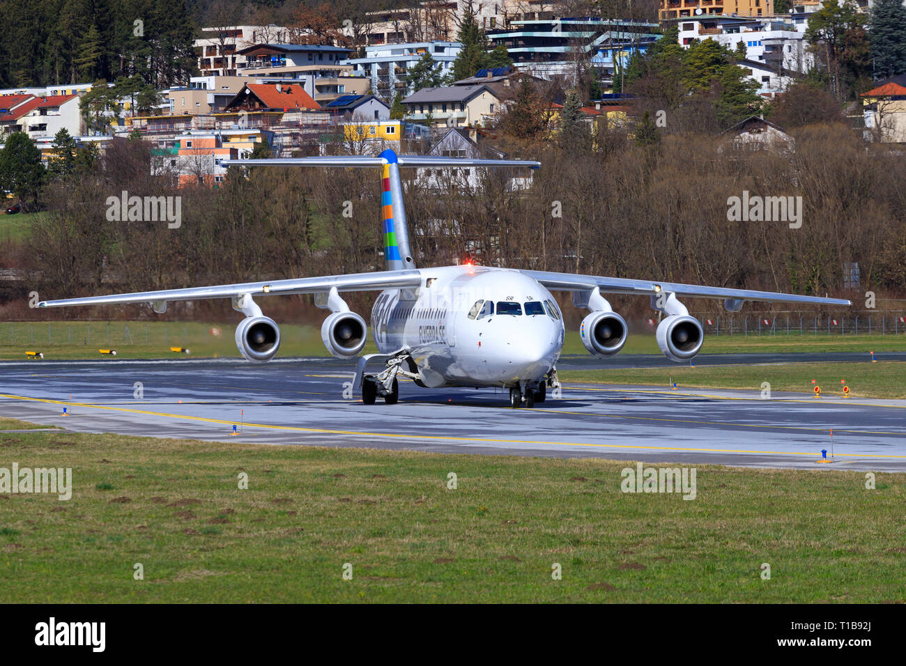 Autriche 4 Janvier, 2015:British Aerospace Avro RJ100 de Malmö à l'atterrissage à l'aéroport d'Innsbruck Banque D'Images