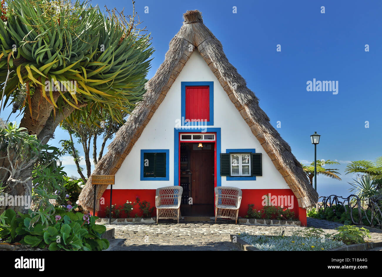 Cottage traditionnel dans la région de Santana (Madère, Portugal) Banque D'Images