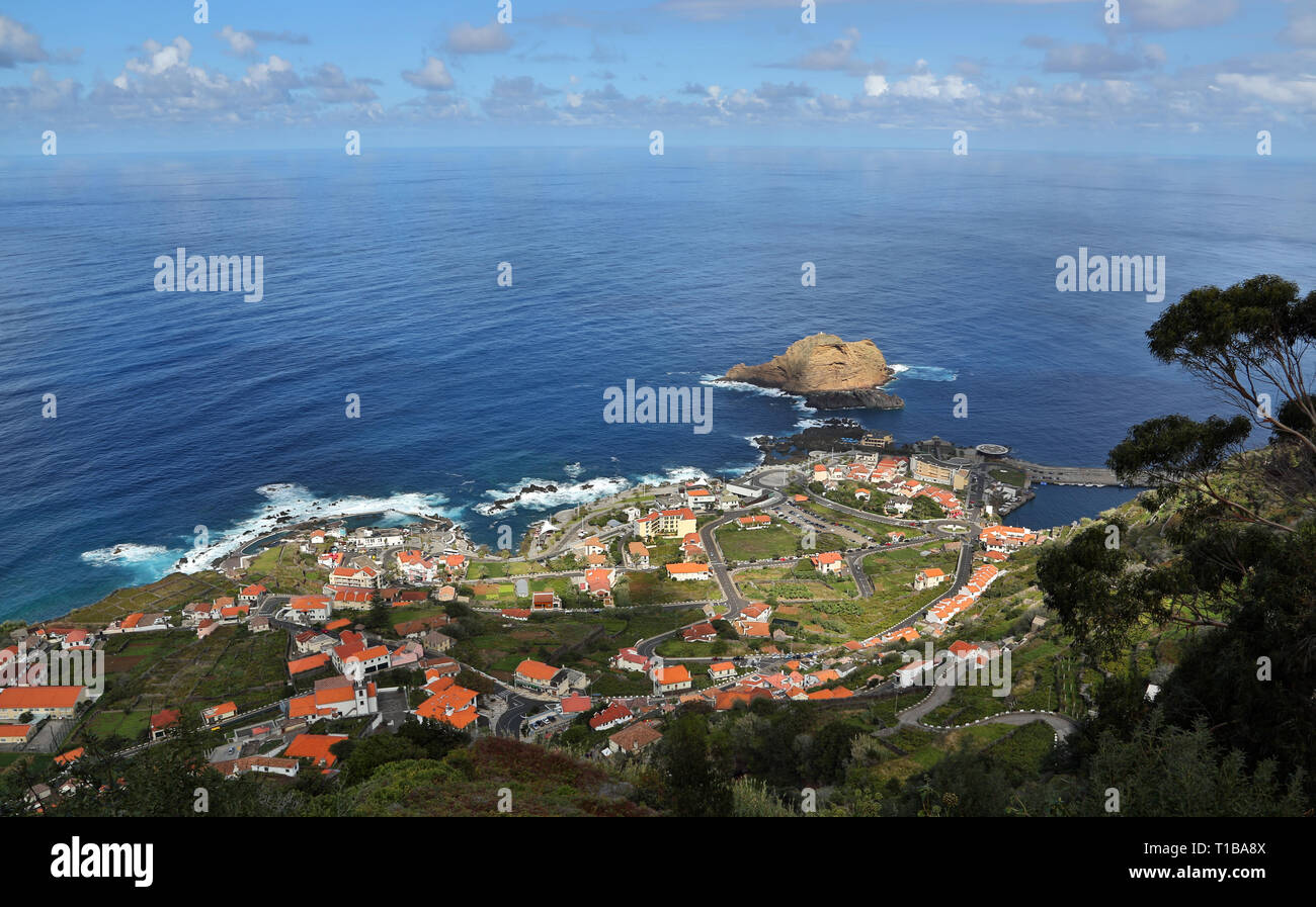 Petite ville de Porto Moniz à Madère, Portugal Banque D'Images