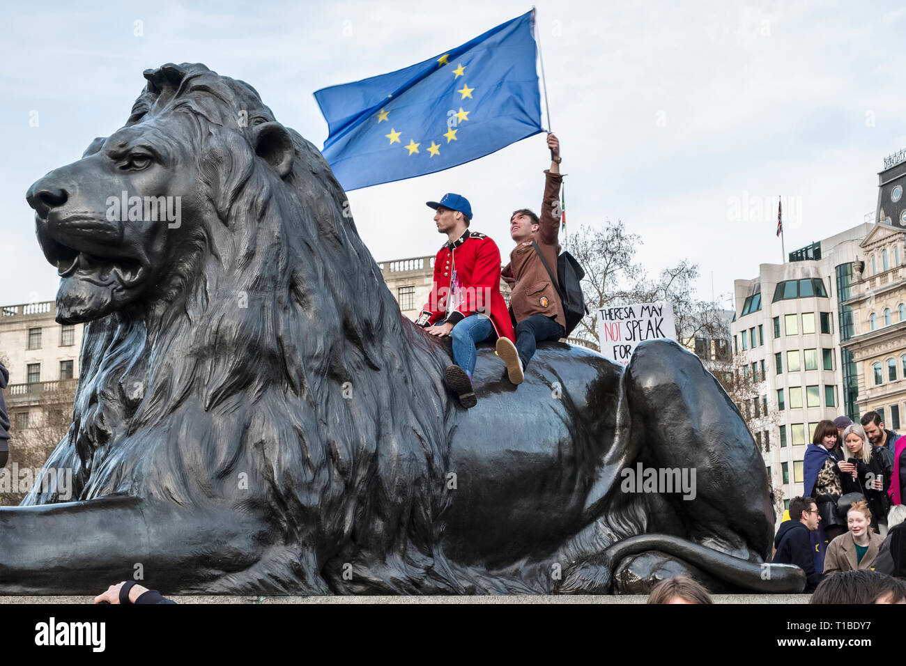 Londres, Royaume-Uni, 23 mars 2019. Un million de manifestants contre mars Brexit et à l'appui d'un second référendum. Les manifestants à Trafalgar Square Banque D'Images