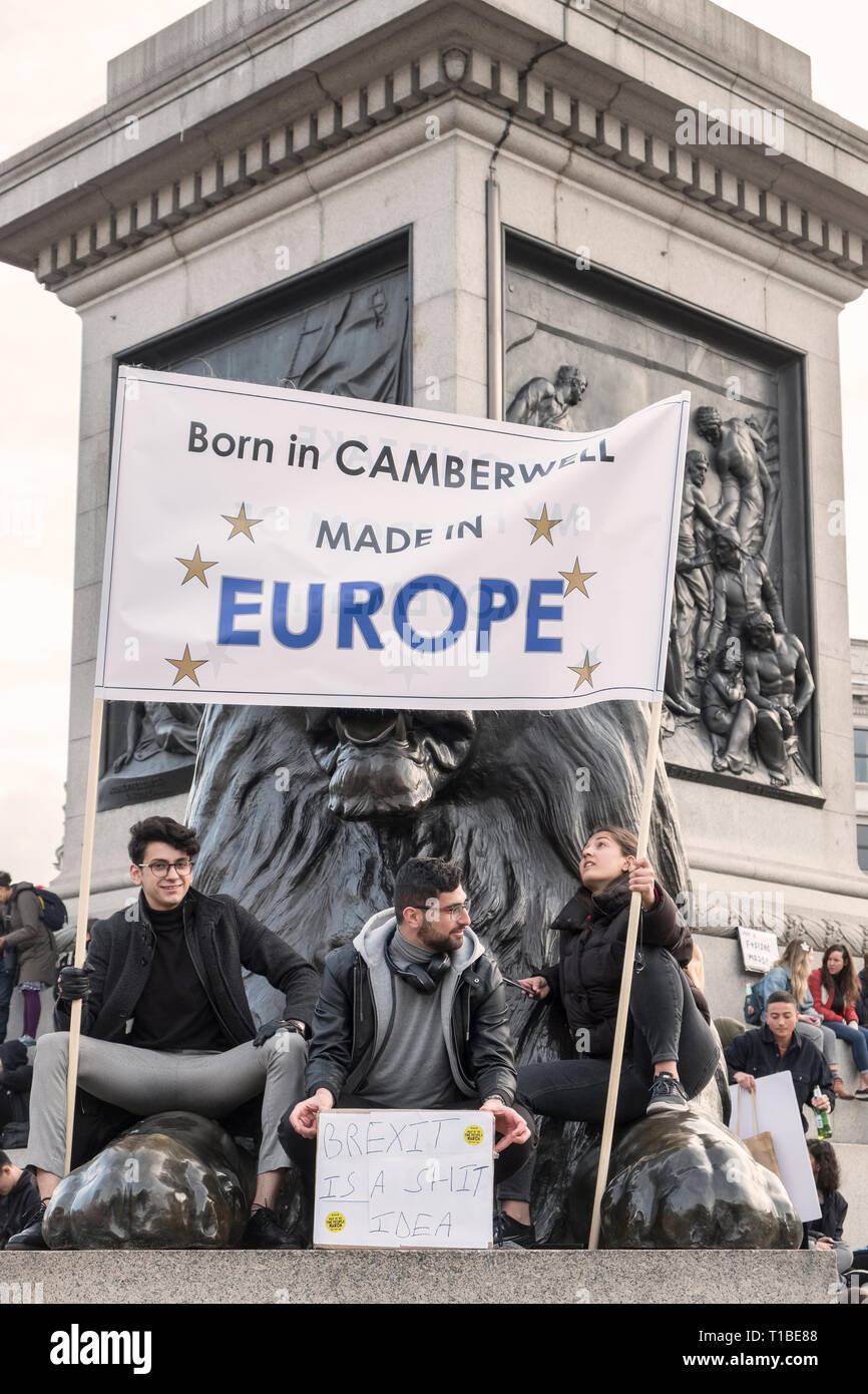 Londres, Royaume-Uni, 23 mars 2019. Un million de manifestants contre mars Brexit et à l'appui d'un second référendum. Les manifestants à Trafalgar Square Banque D'Images