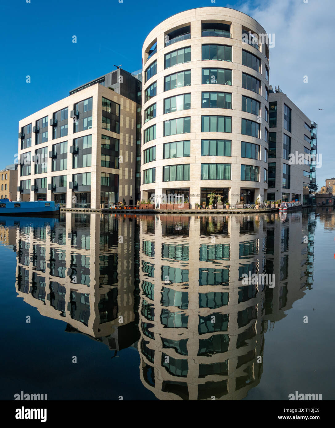 Panorama de la Place Kings : la rotonde sur Battlebridge Bassin, sur le Regents Canal, Londres Banque D'Images