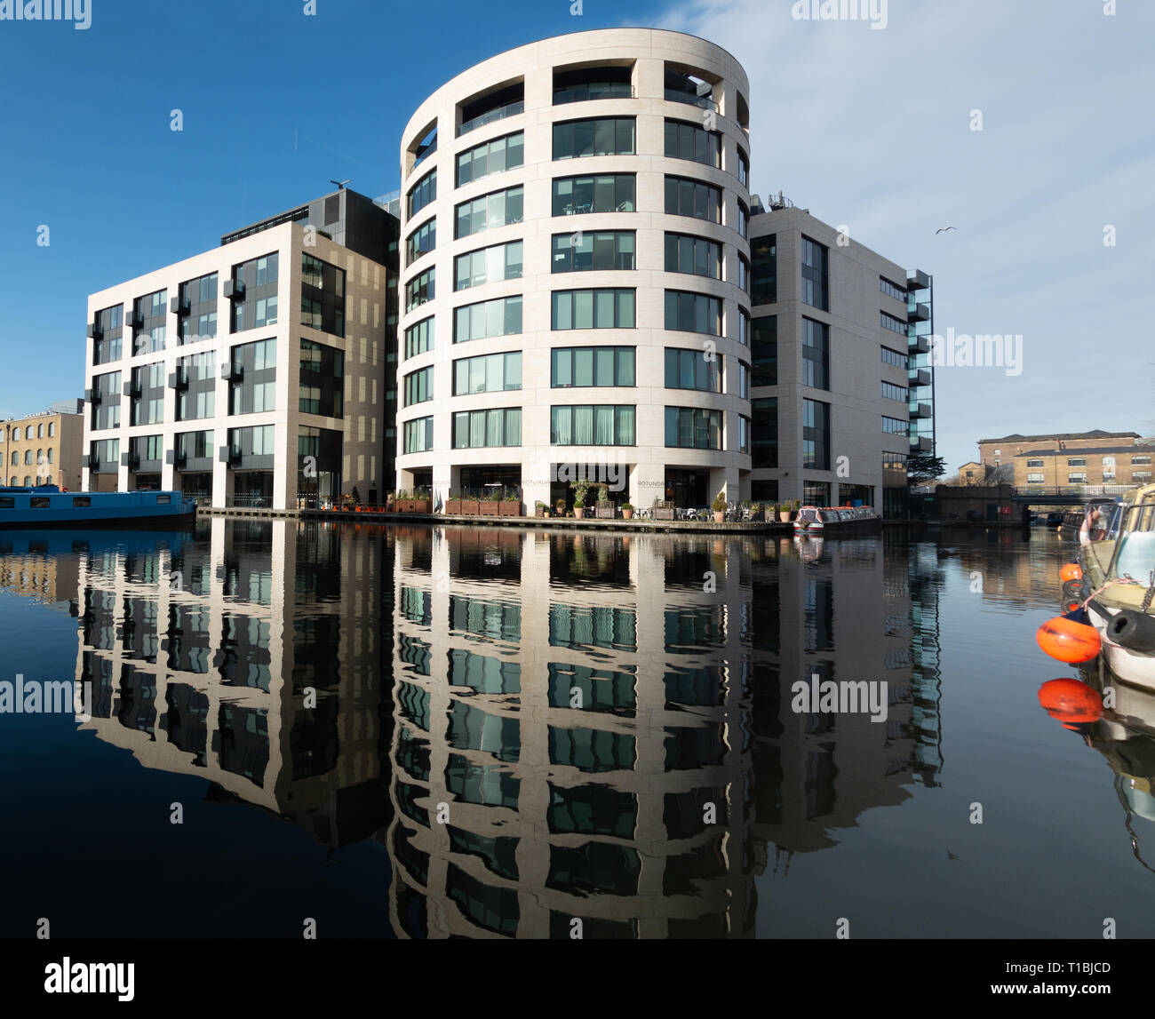 Panorama de la Place Kings : la rotonde sur Battlebridge Bassin, sur le Regents Canal, Londres Banque D'Images