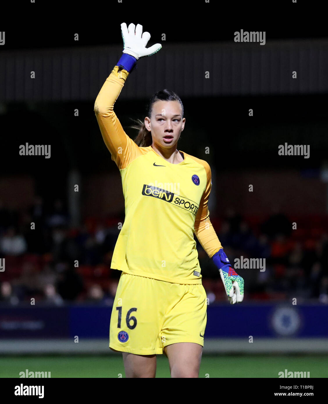 Paris Saint-Germain gardien des femmes au cours de l'Endler Christiane UEFA Women's Champions League premier match de quart de finale de la jambe à la Cherry Red Records Stadium, Londres. Banque D'Images