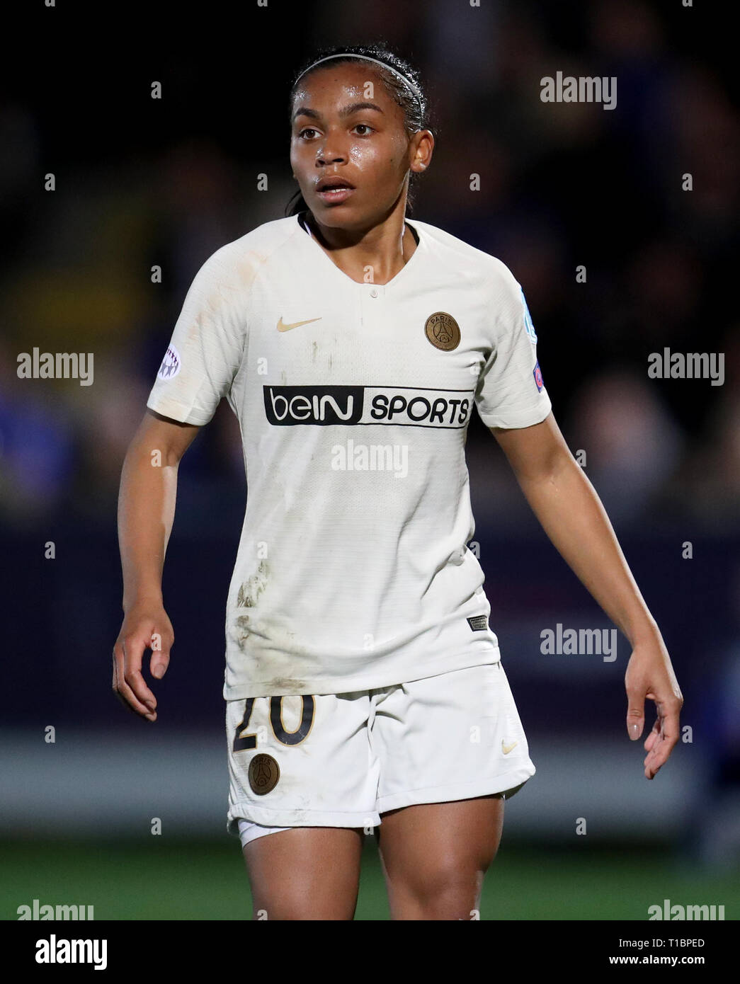 Paris Saint-Germain féministe Perle Morroni au cours de l'UEFA Women's Champions League premier match de quart de finale de la jambe à la Cherry Red Records Stadium, Londres. Banque D'Images
