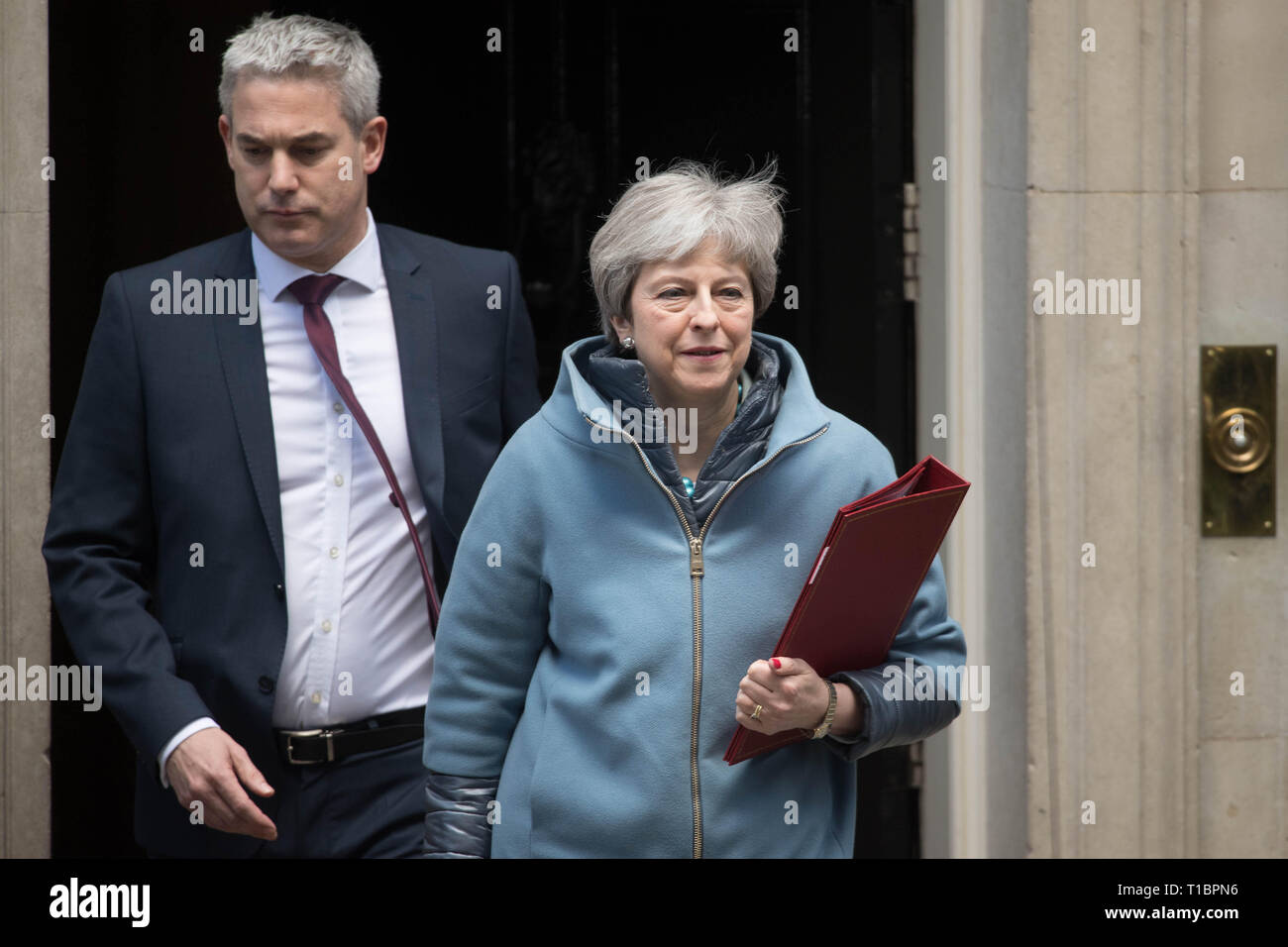 Brexit Secrétaire Stephen Barclay et premier ministre Theresa peut laisser 10 Downing Street, Londres après une réunion du cabinet. Banque D'Images