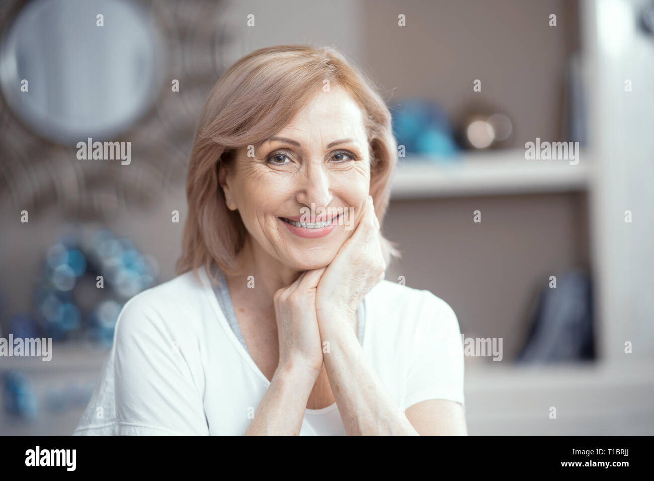 Belle femme de plus de 50 ans Banque de photographies et d’images à