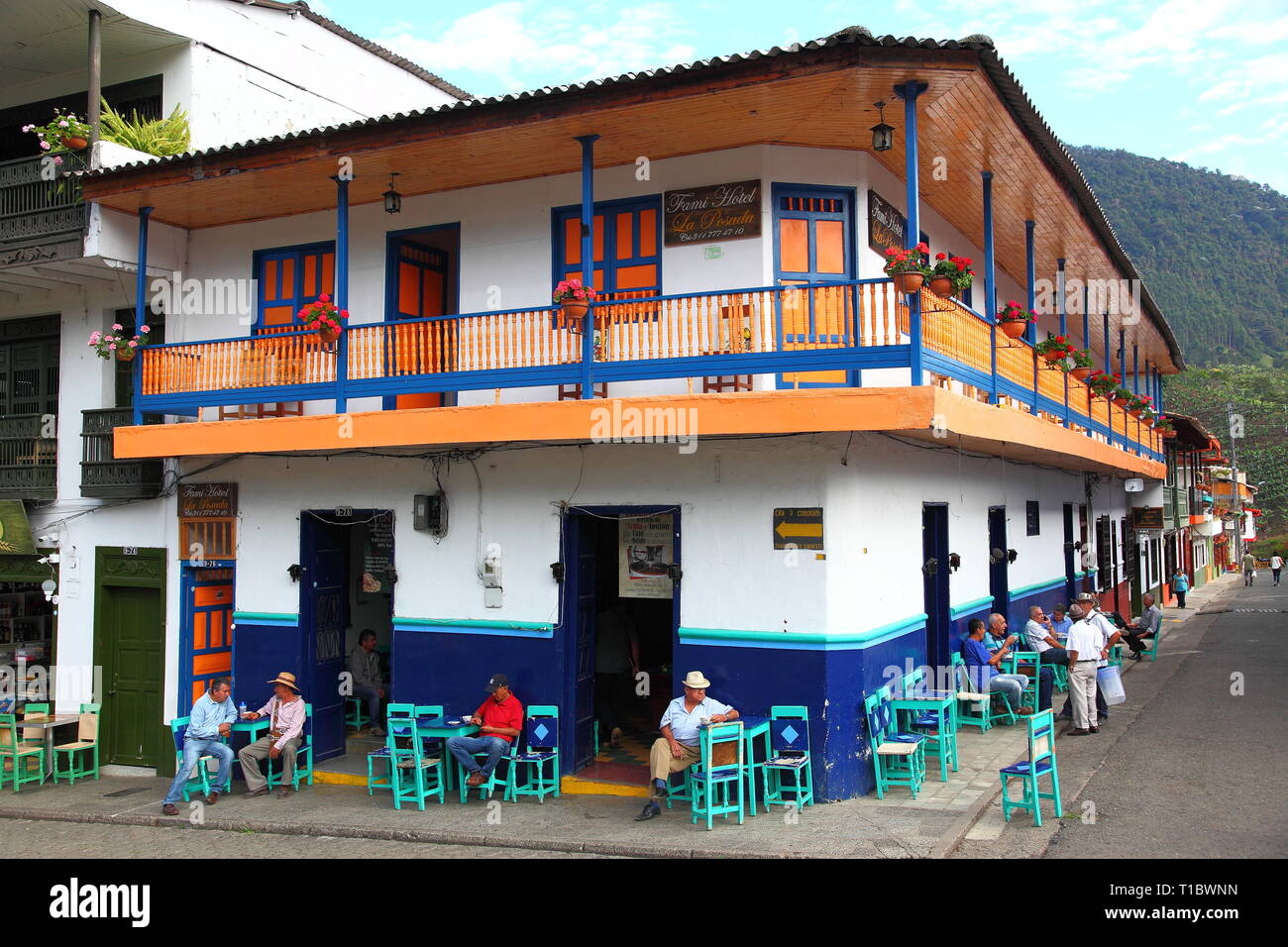 Dans le bar peint 19ème.Siècle ville coloniale de jardin dans la région de Antioquia district de Colombie. Banque D'Images