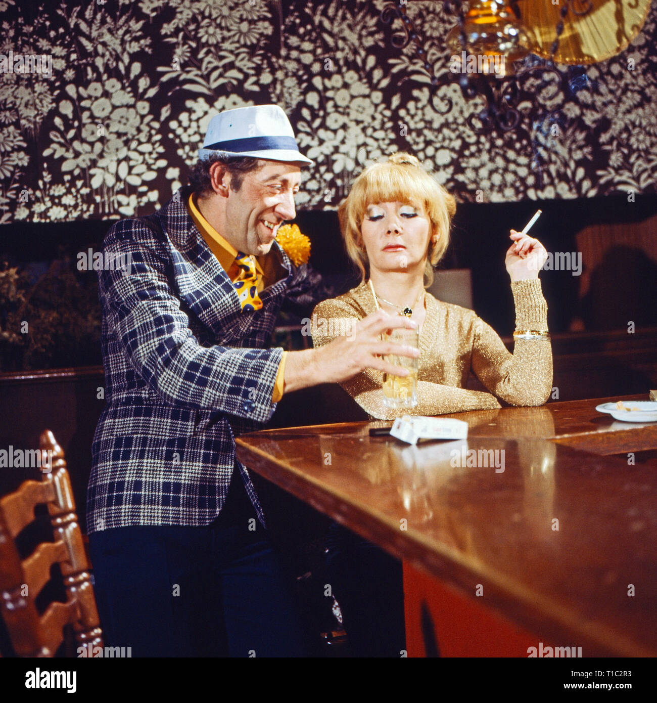 Nonstop nonsens, Comedyserie, Deutschland 1975 - 1980, Regie : Heinz Liesendahl, Folge : 'Didi' als Polizist, acteurs : Dieter Hallervorden, Rotraud Schindler Banque D'Images