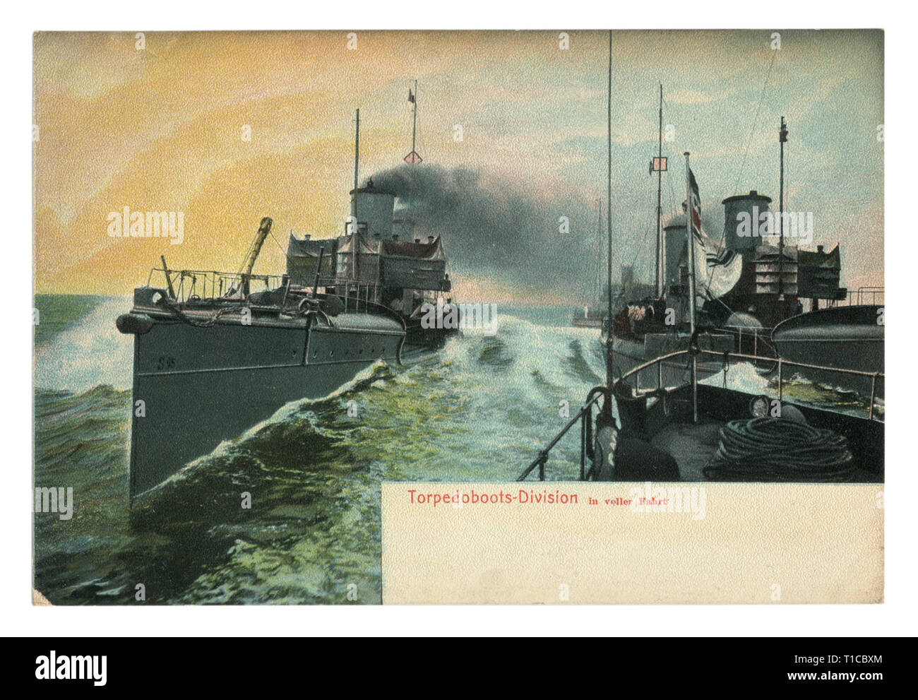 Carte postale historique allemand : Division des torpilleurs, photo couleur, fumée noire à l'équipage du tuyau. La Marine impériale, l'Empire allemand, avec carte s Banque D'Images