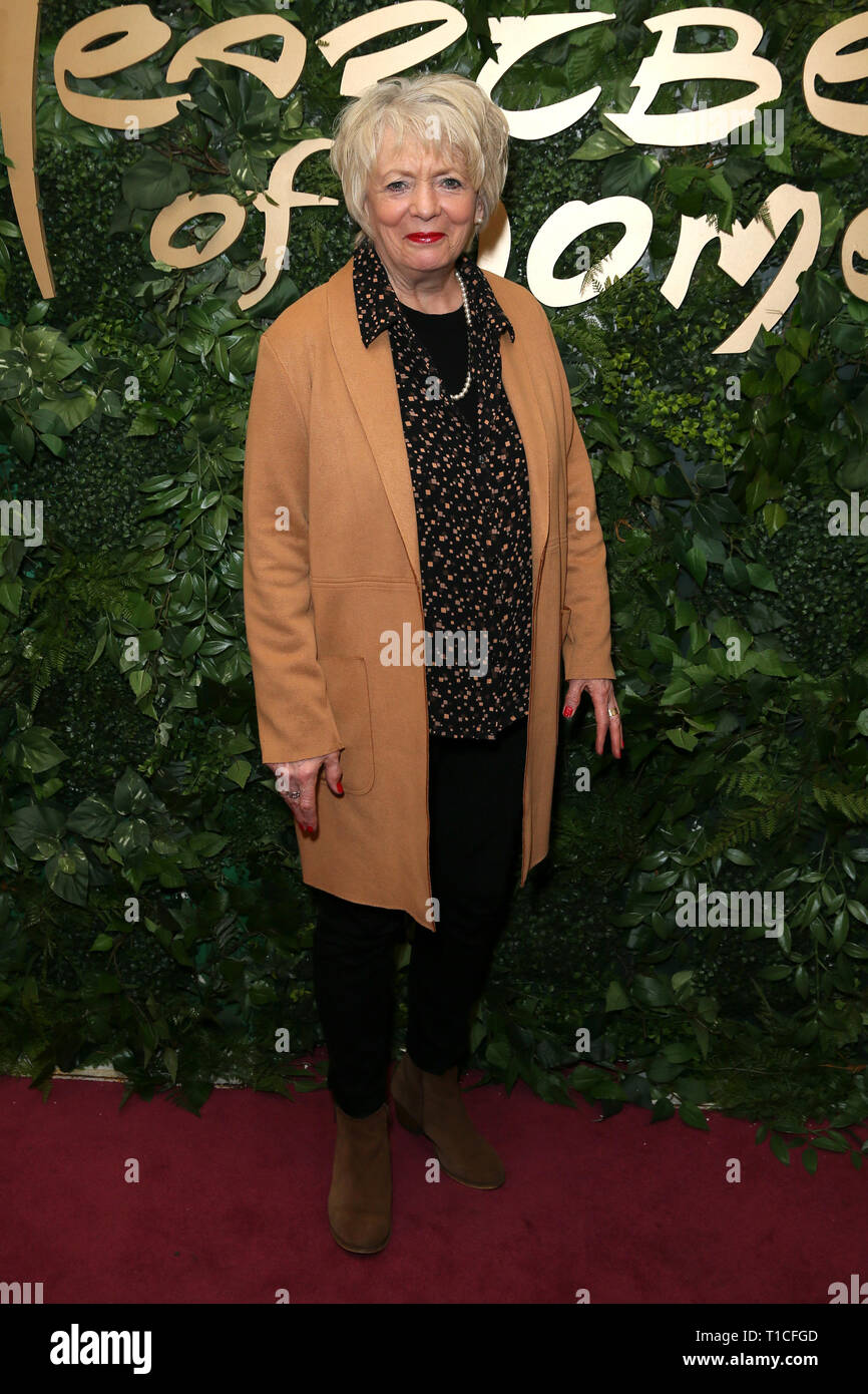 UK Premiere de 'Heartbeat' accueil de tenue au London Palladium - Arrivées avec : Alison Steadman Où : London, Royaume-Uni Quand : 22 février 2019 Crédit : Mario Mitsis/WENN.com Banque D'Images