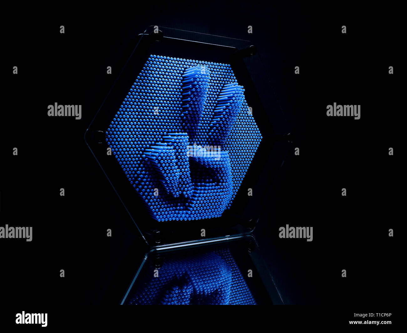 Axe 3D art toy formant un symbole de victoire Banque D'Images