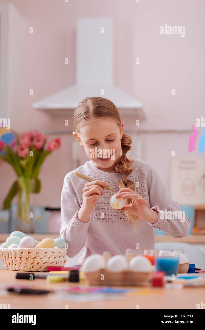 Belle fille blonde passer du temps avec plaisir Banque D'Images