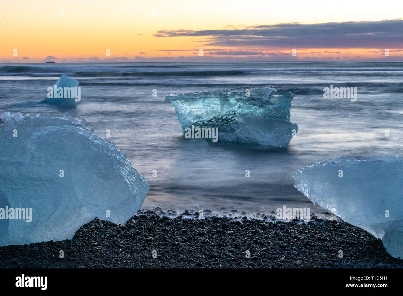 Les icebergs Jokulsarlon Iceberg sur plage (aka Diamond Beach), l'Islande Banque D'Images