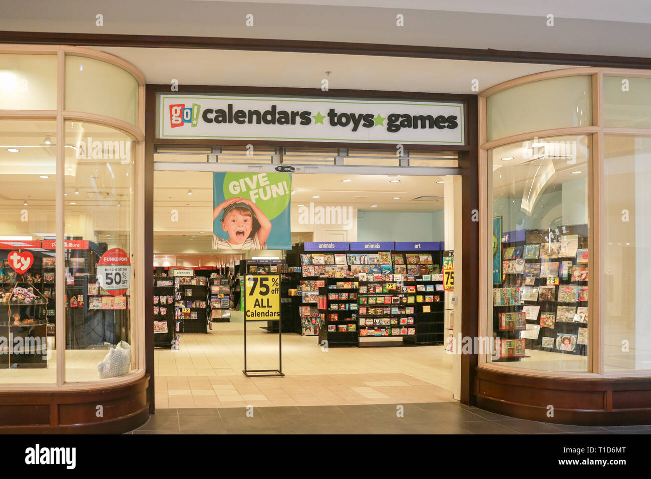 Lawrence Township dans le New Jersey, le 24 février 2019:calendriers, jeux et jouets boutique chez Quaker Bridge shopping mall.- Image Banque D'Images