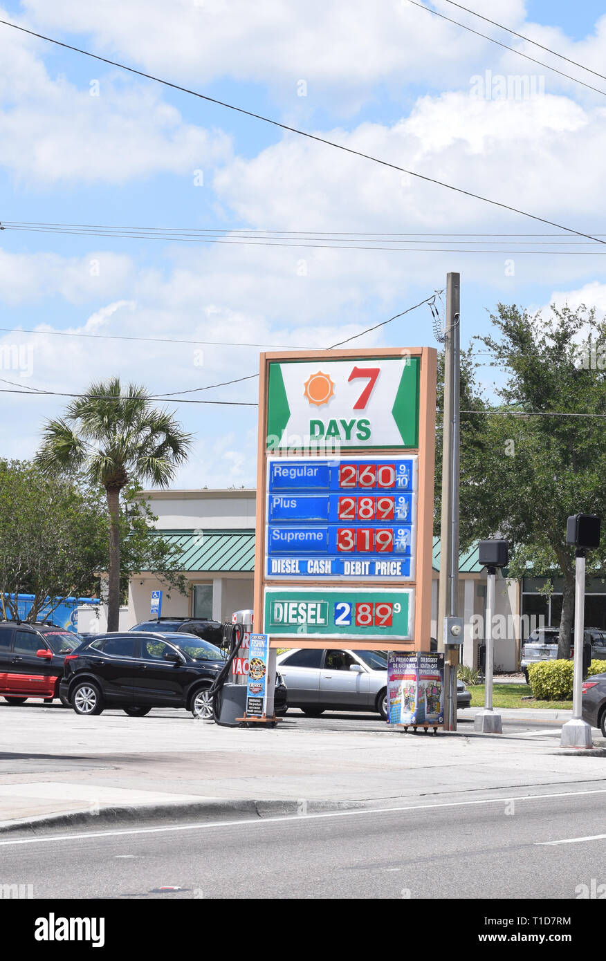Le prix de l'essence à un signe 7 jours Dépanneur à Winter Haven, Floride Banque D'Images