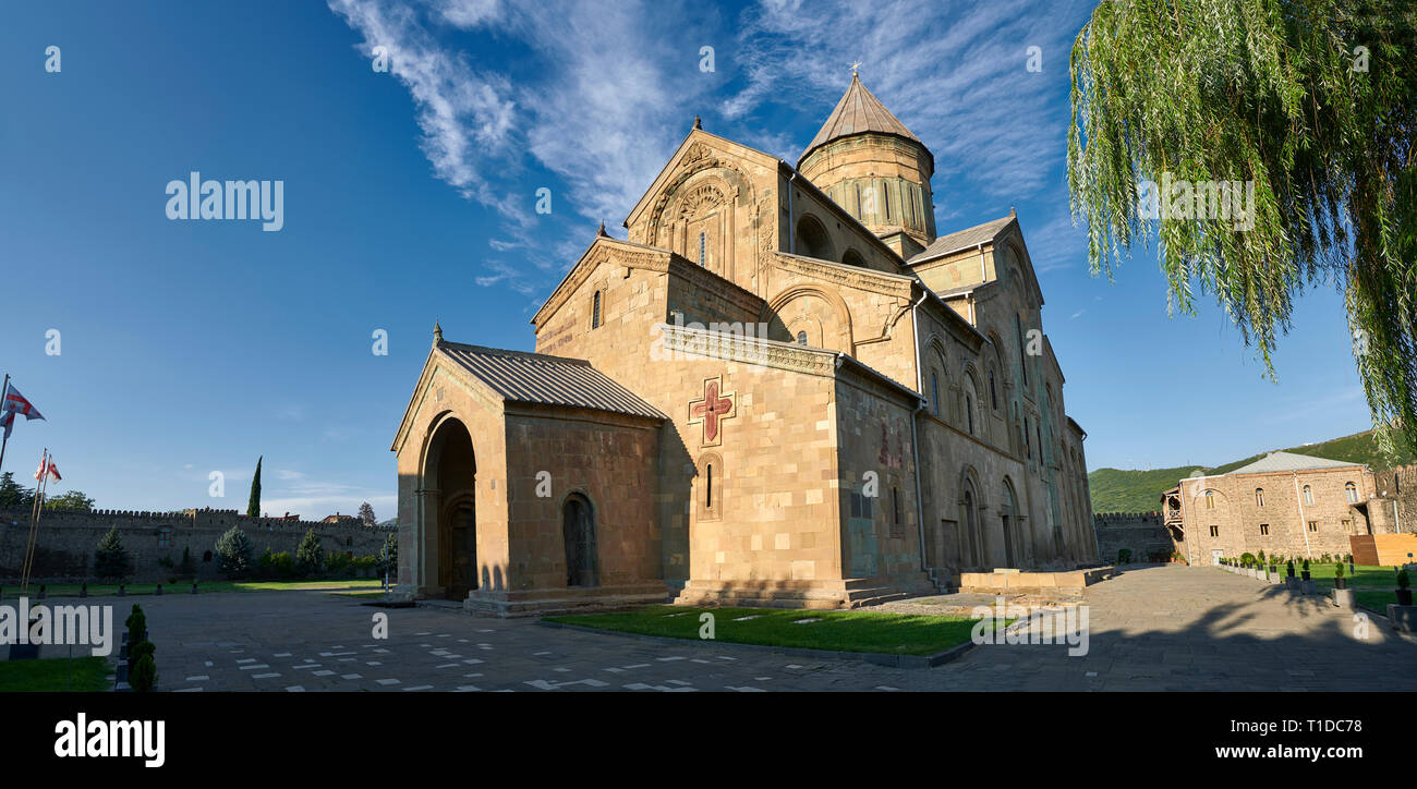 Photos et images de l'extérieur de l'Église orthodoxe de la cathédrale de Svetitskhoveli géorgienne (cathédrale de la pilier vivant) , Mtskheta (Géorgie) (pays Banque D'Images