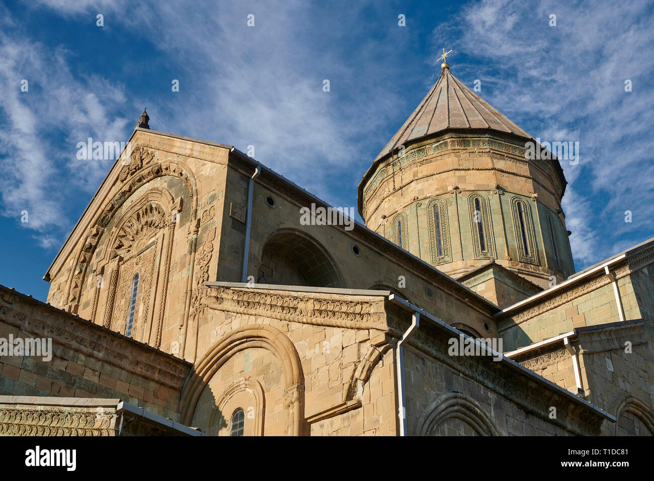 Close up photo & image de l'extérieur et coupole de l'Église orthodoxe de la cathédrale de Svetitskhoveli géorgienne (cathédrale de la vie , Mtskh pilier) Banque D'Images