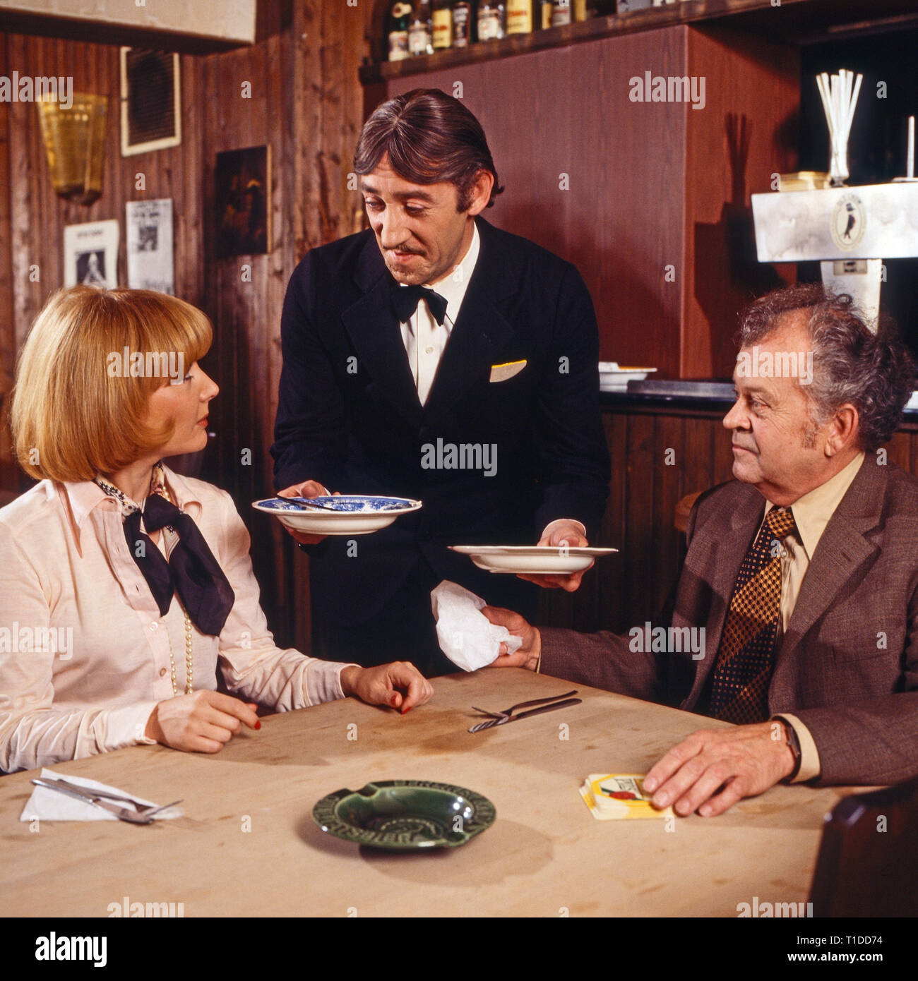 Nonstop nonsens, Comedyserie, Deutschland 1975 - 1980, Regie : Heinz Liesendahl, Folge : 'Didi' - das macht, acteurs : Dieter Hallervorden Rotraud, Schindler, Gerhard Wollner Banque D'Images